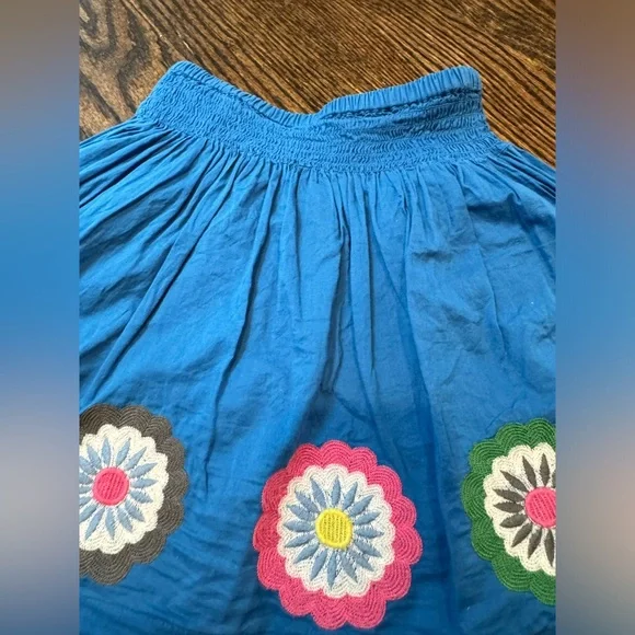 Mini Boden 5-6 blue embroidered skirt medallions - Picture 4 of 10